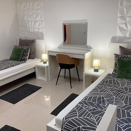 Apartman Sonas With Free Private Parking Карловаць Екстер'єр фото