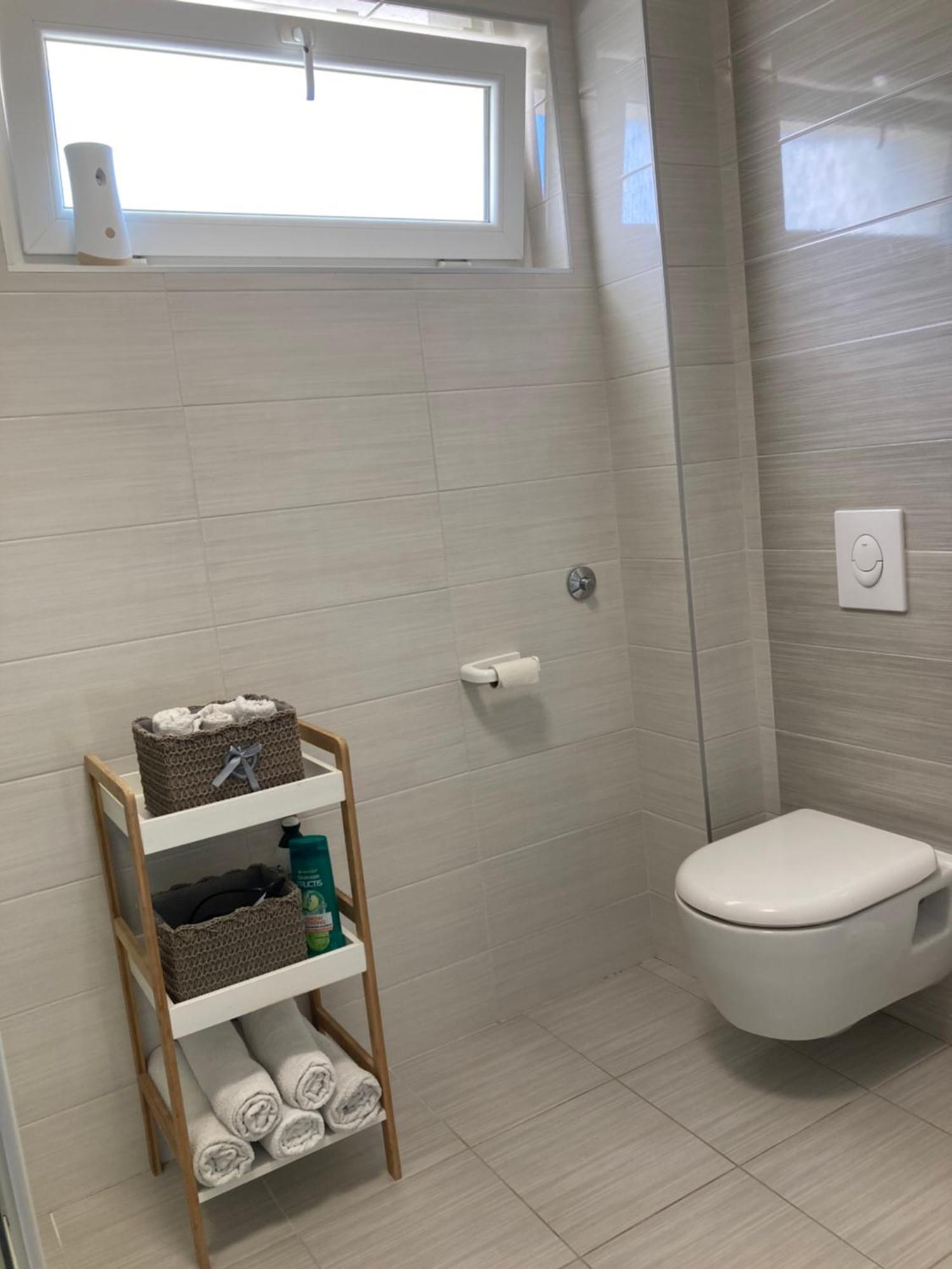 Apartman Sonas With Free Private Parking Карловаць Екстер'єр фото