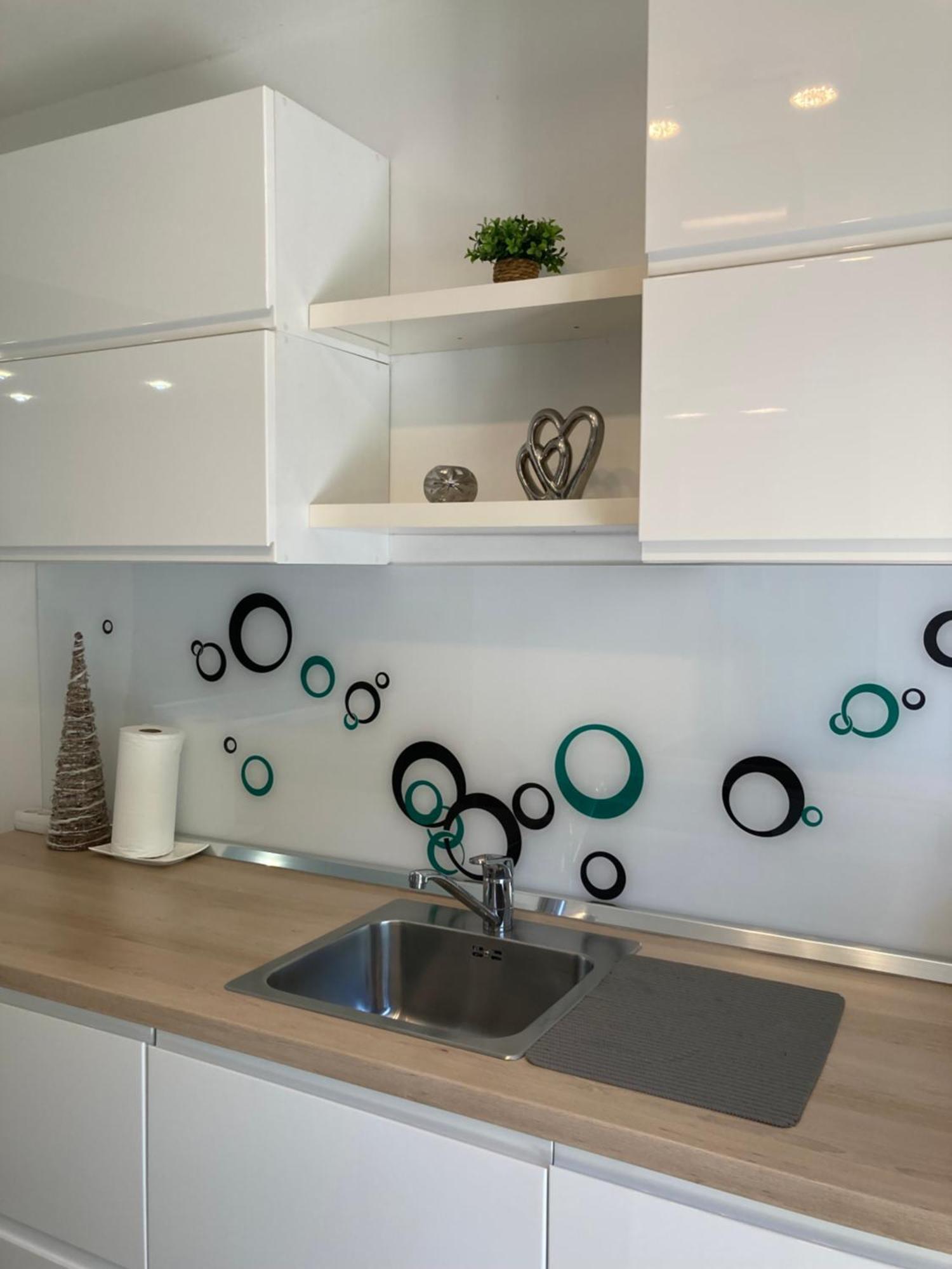 Apartman Sonas With Free Private Parking Карловаць Екстер'єр фото