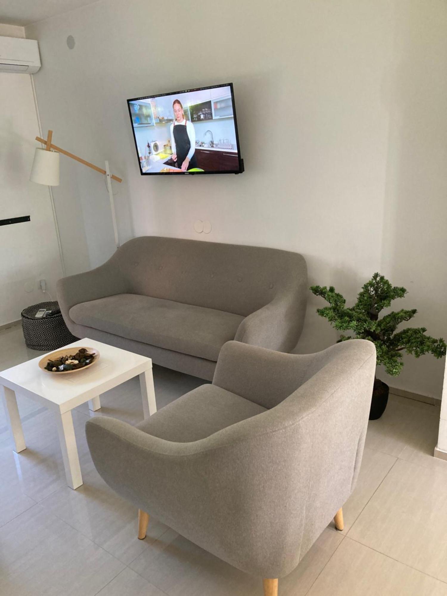 Apartman Sonas With Free Private Parking Карловаць Екстер'єр фото