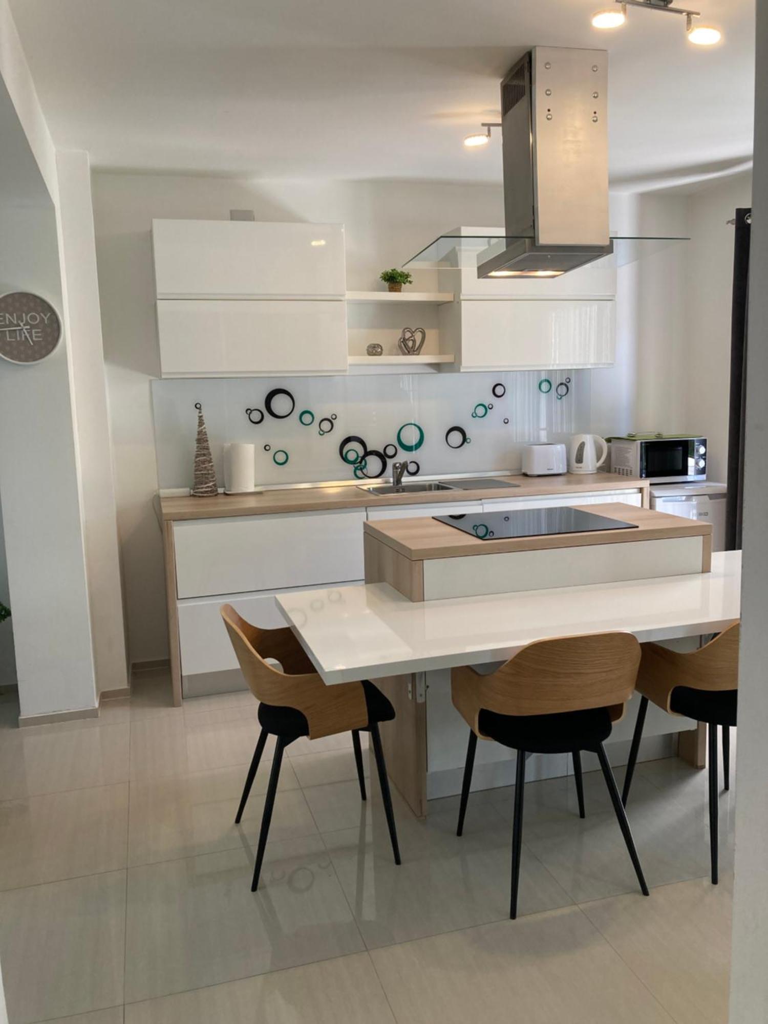 Apartman Sonas With Free Private Parking Карловаць Екстер'єр фото