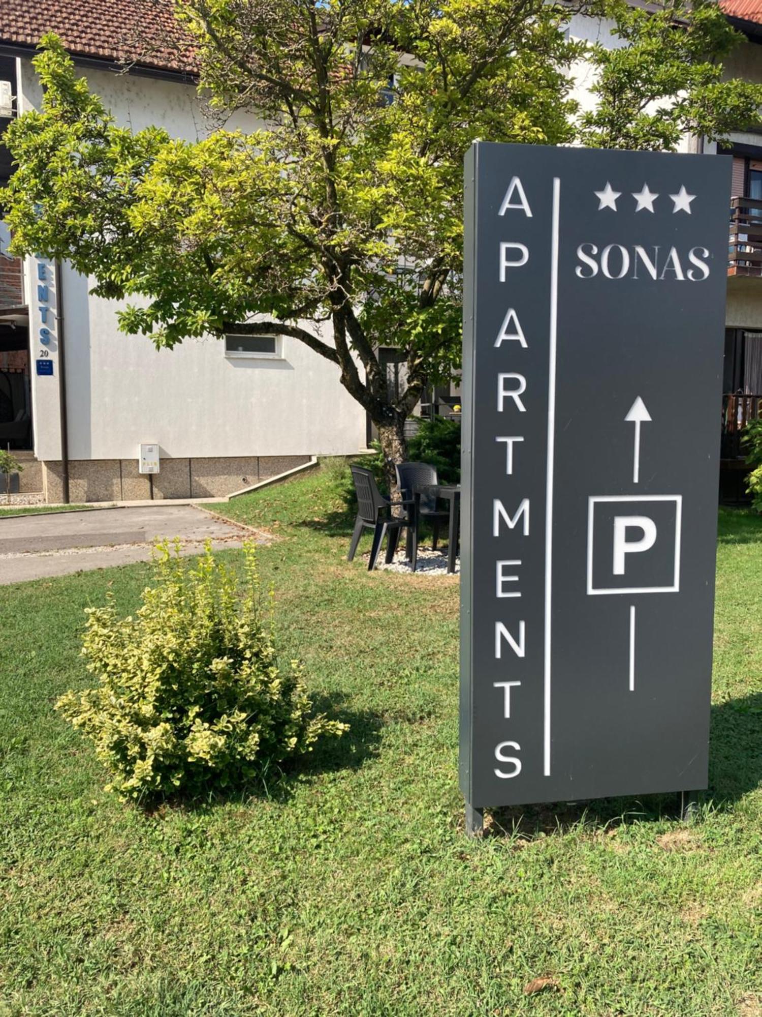 Apartman Sonas With Free Private Parking Карловаць Екстер'єр фото